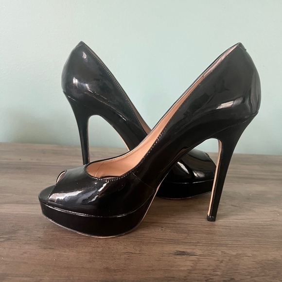 COPY - VINCE CAMUTO Lorim Platform Peep toe Black patent. Size 6.5 gently loved… - Picture 1 of 6